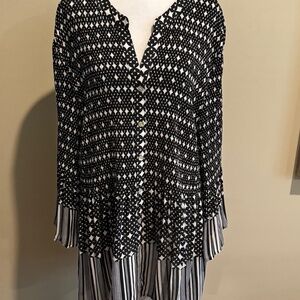 Beautiful Inverstments plus size black and white blouse.  New with tags